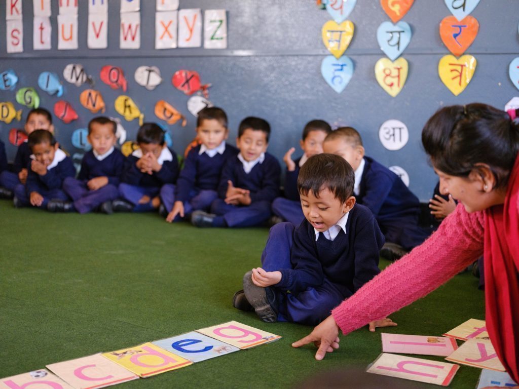 Classe d'école à l'école SOS Village d'enfants de Gandaki, Népal