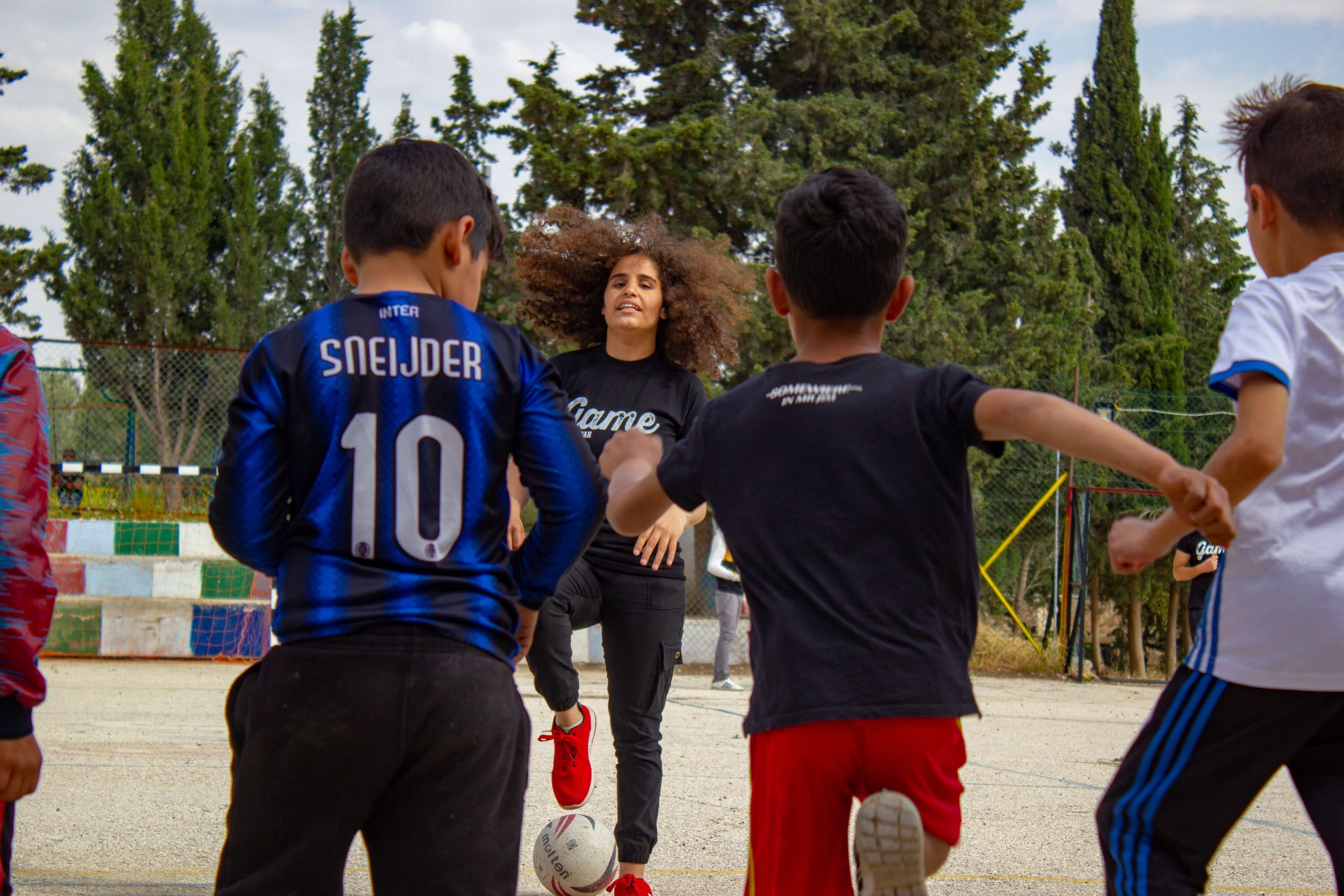 Amal ispira i bambini ogni fine settimana per lo sport.